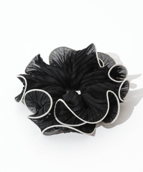 flower（フラワー）の「パイピングプリーツシュシュ（シュシュ・レディース・ホワイト/ブラック/ブラウン・FREE）」の17枚目の写真