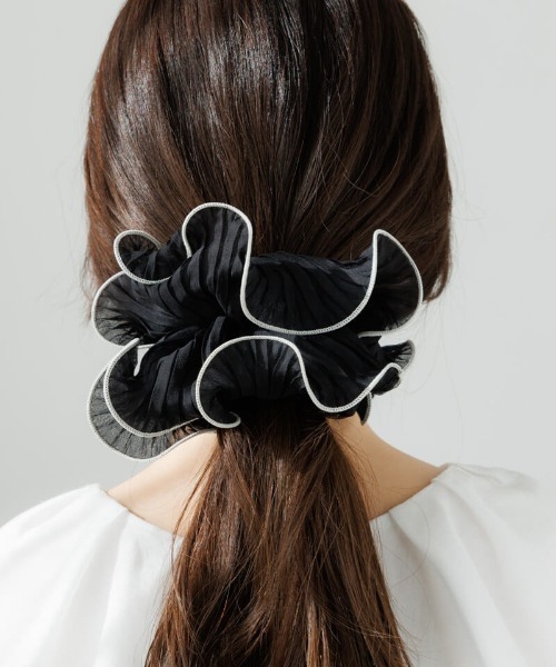 flower（フラワー）の「パイピングプリーツシュシュ（シュシュ・レディース・ホワイト/ブラック/ブラウン・FREE）」の14枚目の写真