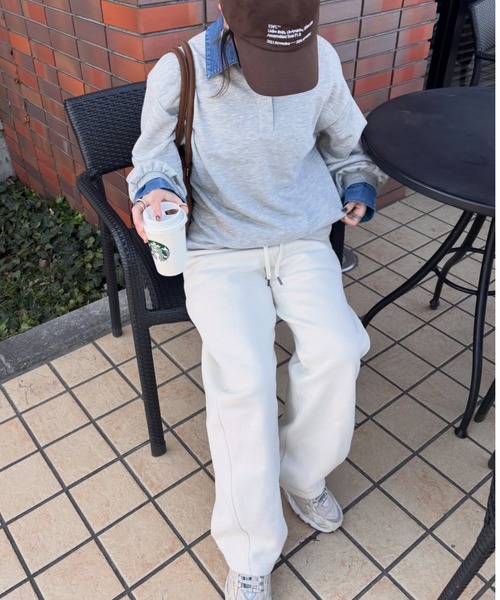 ANGIE（アンジー）の「デニム襟 ドッキング フェイクレイヤード スウェット トップス（スウェット・レディース・アイボリー/チャコール/ネイビー/ライトグレー・FREE）」の16枚目の写真