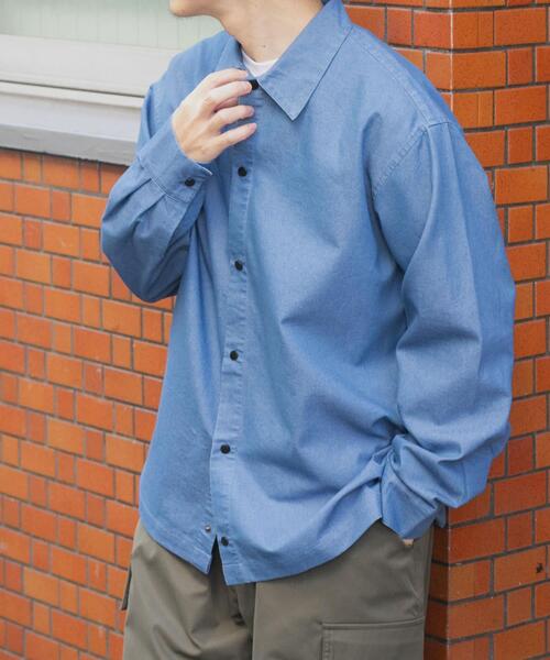 ITEMS URBANRESEARCH（アイテムズ アーバンリサーチ）の「スナップボタンデニムレギュラーカラーシャツ（シャツ/ブラウス・メンズ・ブルー/ネイビー/ブラック・LARGE/MEDIUM）」の3枚目の写真