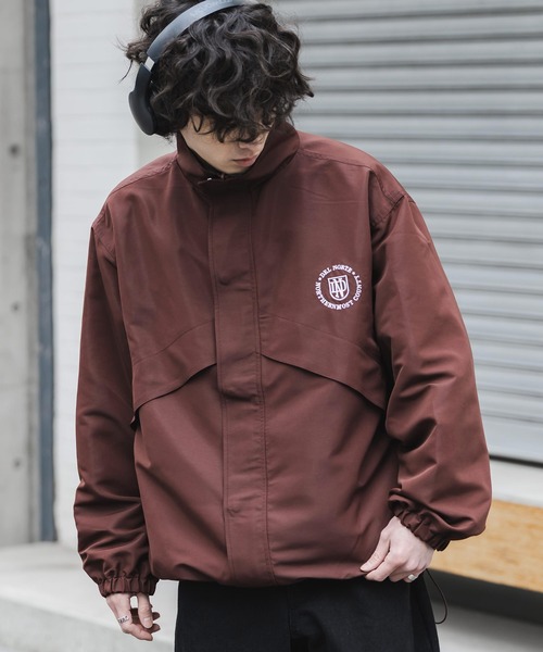 Rocky Monroe(ロッキーモンロー)の「2WAYリバーシブル 両A面オーバーサイズワンポイントロゴ刺繍スタンドネックライトブルゾン(ブルゾン・メンズ・グレイッシュベージュ/チャコール/ブラック/ブラウン/アイボリー/ベージュ/ワイン/ネイビー・L/XL/M)」の4枚目の写真
