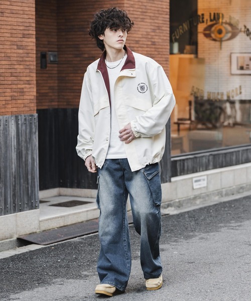 Rocky Monroe(ロッキーモンロー)の「2WAYリバーシブル 両A面オーバーサイズワンポイントロゴ刺繍スタンドネックライトブルゾン(ブルゾン・メンズ・グレイッシュベージュ/チャコール/ブラック/ブラウン/アイボリー/ベージュ/ワイン/ネイビー・L/XL/M)」の12枚目の写真