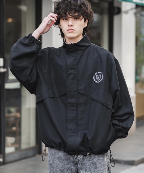 Rocky Monroe(ロッキーモンロー)の「2WAYリバーシブル 両A面オーバーサイズワンポイントロゴ刺繍スタンドネックライトブルゾン(ブルゾン・メンズ・グレイッシュベージュ/チャコール/ブラック/ブラウン/アイボリー/ベージュ/ワイン/ネイビー・L/XL/M)」の17枚目の写真
