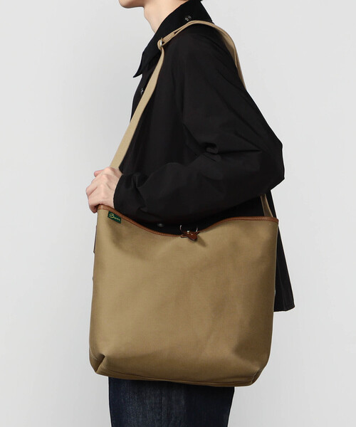 BRADY(ブレディー)の「Brady | ASHDOWN UNISEX(ショルダーバッグ・レディース・カーキ/ブラック・ONE)」の9枚目の写真