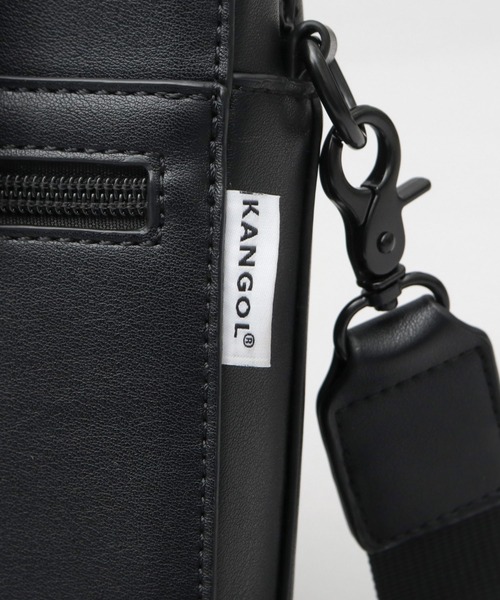 KANGOL(カンゴール)の「<A.M.S.別注> レザー調 ボックス型 ショルダーバッグ(ショルダーバッグ・メンズ・ブラック・FREE)」の5枚目の写真