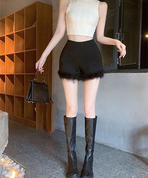 gossip!ロサンゼルス(ゴシップロサンゼルス)の「ファーアクセント きれいめショートパンツ(その他パンツ・レディース・ブラック・S/M/L)」の14枚目の写真