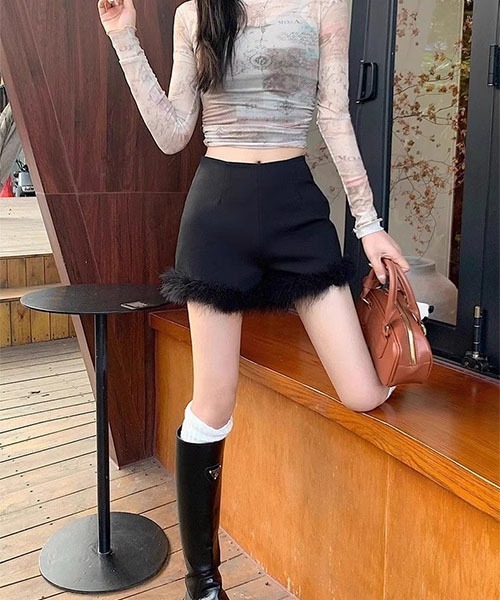gossip!ロサンゼルス(ゴシップロサンゼルス)の「ファーアクセント きれいめショートパンツ(その他パンツ・レディース・ブラック・S/M/L)」の20枚目の写真