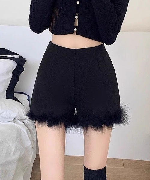 gossip!ロサンゼルス(ゴシップロサンゼルス)の「ファーアクセント きれいめショートパンツ(その他パンツ・レディース・ブラック・S/M/L)」の18枚目の写真