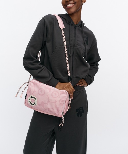 marimekko(マリメッコ)の「《ZOZO先行/ノベルティ付》【kioski】Kavari Mini Unikko / shoulder bag(ショルダーバッグ・レディース・ブラック/ベビーピンク/レッド・FREE)」の2枚目の写真