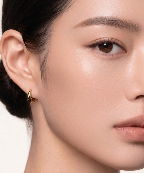 Lyvi(ライビィ)の「Rounded Bold Hoop Pierce / 金属アレルギー対応(ピアス(両耳用)・レディース・ゴールド/シルバー・FREE)」の5枚目の写真