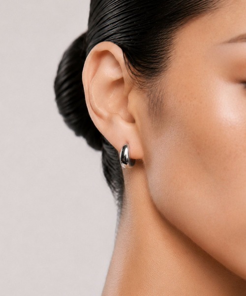 Lyvi(ライビィ)の「Rounded Bold Hoop Pierce / 金属アレルギー対応(ピアス(両耳用)・レディース・ゴールド/シルバー・FREE)」の8枚目の写真
