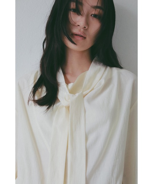 ANF.MUU（アンフムー）の「ナロータイブラウス（シャツ/ブラウス・レディース・アイボリー/ベージュ・FREE）」の18枚目の写真