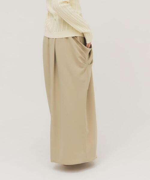 KBF（ケイビーエフ）の「ドレープタックスカート（スカート・レディース・ベージュ/チャコールグレー・ONE）」の4枚目の写真