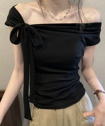 リボン付きオフショルダートップス