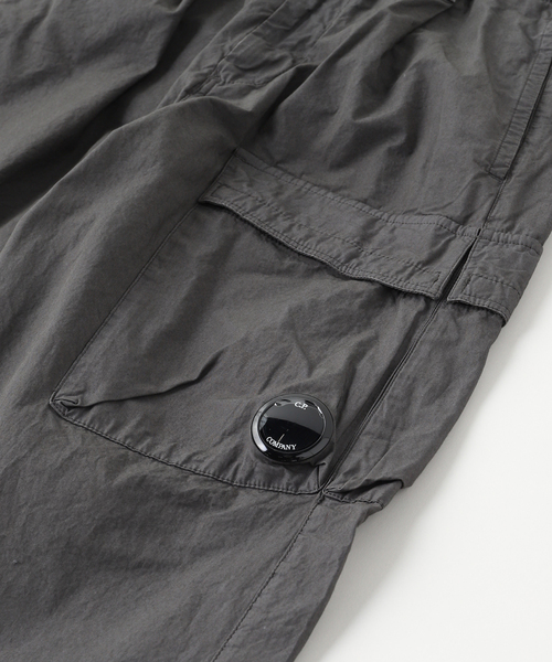 C.P. COMPANY(シーピーカンパニー)の「C.P.Company / シーピーカンパニー MICRO-REPS BOXY CARGO LENS PT(カーゴパンツ・メンズ・ブラック/ブラック系その他/グレー・46/44/48)」の5枚目の写真