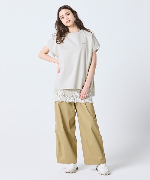 LACOSTE(ラコステ)の「【オンライン限定】LACOSTE オーバーサイズ フレンチスリーブ サイドスリット クルーネックTシャツ(Tシャツ/カットソー・レディース・オフホワイト/ダークアッシュ/ブラック/グレイッシュベージュ・FREE)」の9枚目の写真