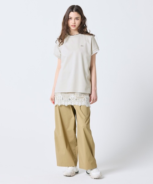 LACOSTE(ラコステ)の「【オンライン限定】LACOSTE オーバーサイズ フレンチスリーブ サイドスリット クルーネックTシャツ(Tシャツ/カットソー・レディース・オフホワイト/ダークアッシュ/ブラック/グレイッシュベージュ・FREE)」の11枚目の写真