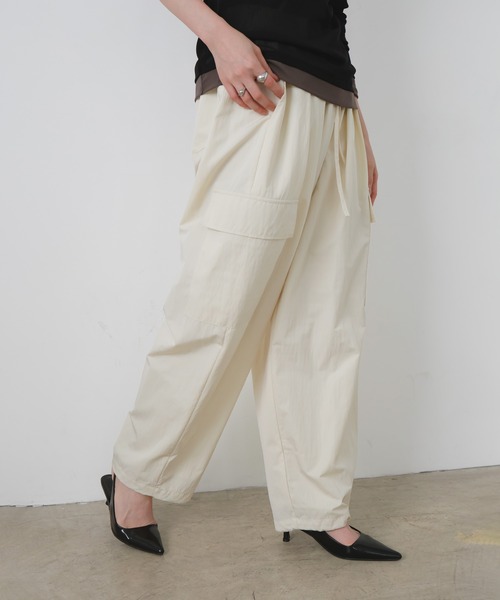 LIAN（リアン）の「撥水ワイドカーゴパンツ（カーゴパンツ・レディース・ブラック/アイボリー/ピンク/ベージュ・FREE）」の2枚目の写真