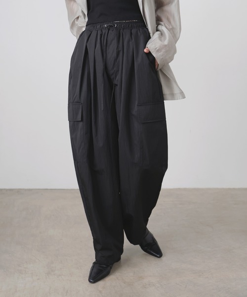 LIAN（リアン）の「撥水ワイドカーゴパンツ（カーゴパンツ・レディース・ブラック/アイボリー/ピンク/ベージュ・FREE）」の3枚目の写真
