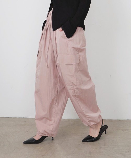 LIAN（リアン）の「撥水ワイドカーゴパンツ（カーゴパンツ・レディース・ブラック/アイボリー/ピンク/ベージュ・FREE）」の11枚目の写真