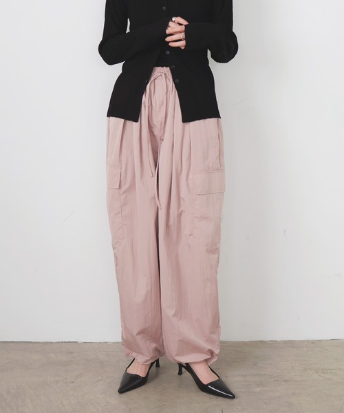LIAN（リアン）の「撥水ワイドカーゴパンツ（カーゴパンツ・レディース・ブラック/アイボリー/ピンク/ベージュ・FREE）」の12枚目の写真