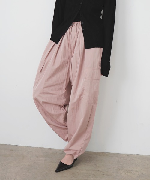 LIAN（リアン）の「撥水ワイドカーゴパンツ（カーゴパンツ・レディース・ブラック/アイボリー/ピンク/ベージュ・FREE）」の13枚目の写真