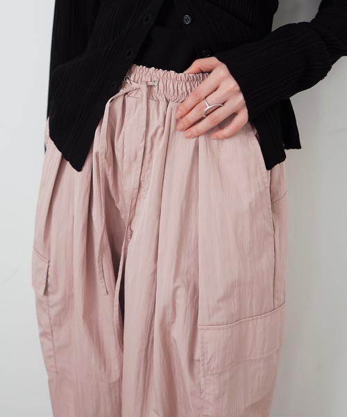 LIAN（リアン）の「撥水ワイドカーゴパンツ（カーゴパンツ・レディース・ブラック/アイボリー/ピンク/ベージュ・FREE）」の6枚目の写真