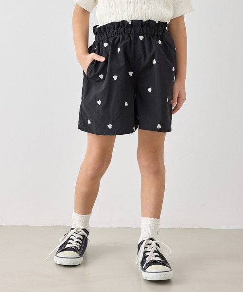 ROPE' PICNIC(ロペピクニック)の「【KIDS/キッズ】ハート刺しゅうナイロンキュロット(その他パンツ・キッズ・ベージュ/ブラック・150/140/130/120)」の2枚目の写真