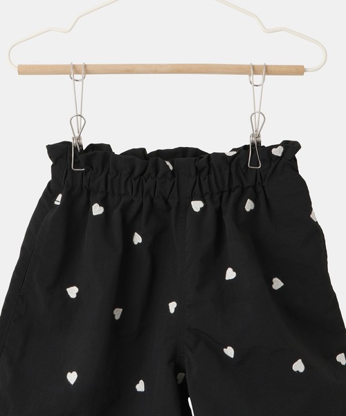 ROPE' PICNIC(ロペピクニック)の「【KIDS/キッズ】ハート刺しゅうナイロンキュロット(その他パンツ・キッズ・ベージュ/ブラック・150/140/130/120)」の5枚目の写真