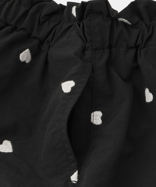 ROPE' PICNIC(ロペピクニック)の「【KIDS/キッズ】ハート刺しゅうナイロンキュロット(その他パンツ・キッズ・ベージュ/ブラック・150/140/130/120)」の9枚目の写真