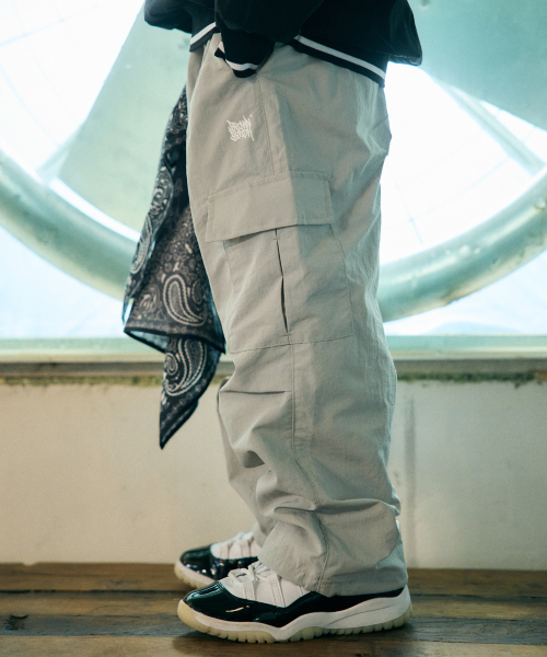 KIDS TAG CARGO PANTS - LIGHT GREY（スウェットパンツ）｜BROWNBREATH