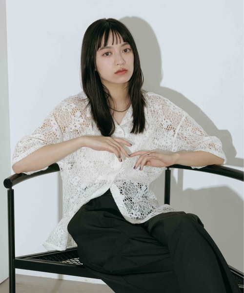PAGEBOY(ページボーイ)の「クロスレースカイキンシャツ(シャツ/ブラウス・レディース・ネイビー/ブラック/オフホワイト/プラム・FREE)」の9枚目の写真