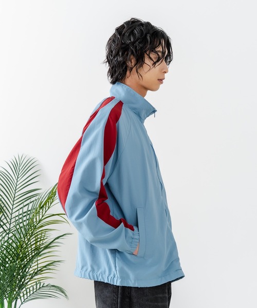 SAVIER(サビアー)の「【SAVIER/サビアー】【メンズライクやストリートな着こなしにぴったりのビッグシルエット】袖ウェーブライン 切り替え ナイロンジャケット ノームコア オーバーサイズ スタンドネック ユニセックス(ナイロンジャケット・メンズ・ブラック/サックスブルー・LARGE/MEDIUM)」の10枚目の写真
