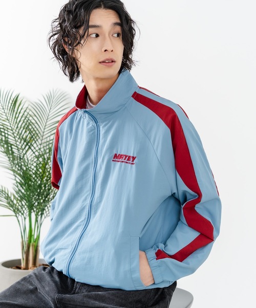SAVIER(サビアー)の「【SAVIER/サビアー】【メンズライクやストリートな着こなしにぴったりのビッグシルエット】袖ウェーブライン 切り替え ナイロンジャケット ノームコア オーバーサイズ スタンドネック ユニセックス(ナイロンジャケット・メンズ・ブラック/サックスブルー・LARGE/MEDIUM)」の12枚目の写真