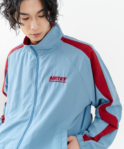 SAVIER(サビアー)の「【SAVIER/サビアー】【メンズライクやストリートな着こなしにぴったりのビッグシルエット】袖ウェーブライン 切り替え ナイロンジャケット ノームコア オーバーサイズ スタンドネック ユニセックス(ナイロンジャケット・メンズ・ブラック/サックスブルー・LARGE/MEDIUM)」の14枚目の写真