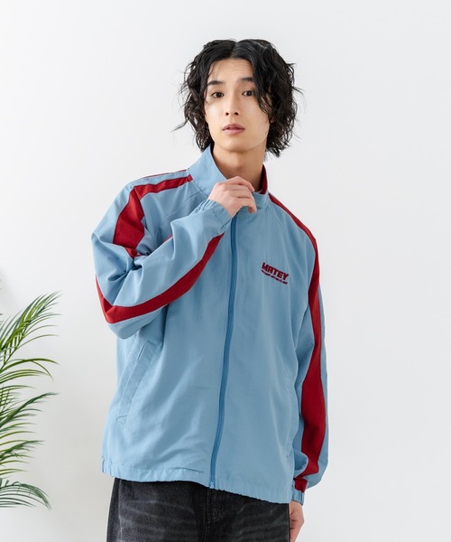 SAVIER(サビアー)の「【SAVIER/サビアー】【メンズライクやストリートな着こなしにぴったりのビッグシルエット】袖ウェーブライン 切り替え ナイロンジャケット ノームコア オーバーサイズ スタンドネック ユニセックス(ナイロンジャケット・メンズ・ブラック/サックスブルー・LARGE/MEDIUM)」の4枚目の写真