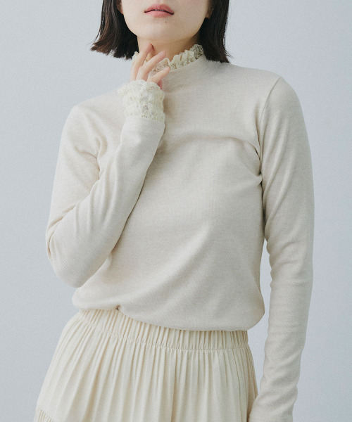 Mirette(ミレット)の「レースカフスハイネックリブトップス / Lace Cuff High Neck Rib Top(Tシャツ/カットソー・レディース・ナチュラル/ブラウン・FREE)」の1枚目の写真