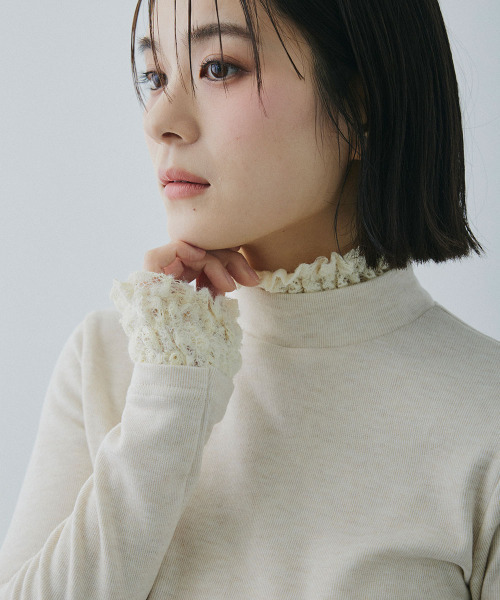 Mirette(ミレット)の「レースカフスハイネックリブトップス / Lace Cuff High Neck Rib Top(Tシャツ/カットソー・レディース・ナチュラル/ブラウン・FREE)」の8枚目の写真