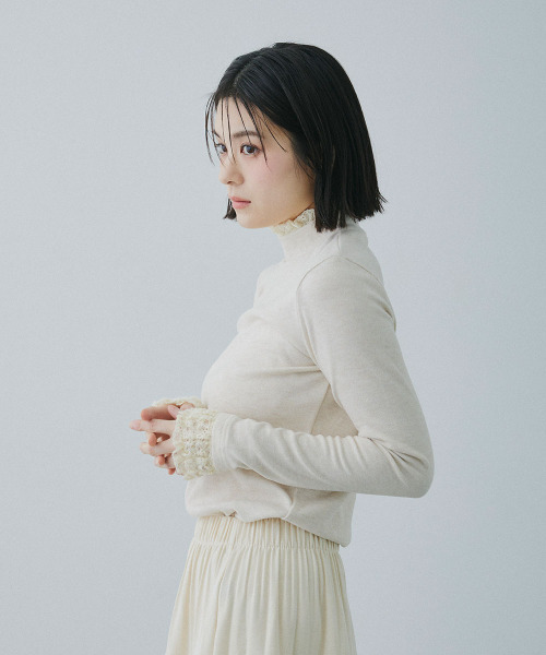 Mirette(ミレット)の「レースカフスハイネックリブトップス / Lace Cuff High Neck Rib Top(Tシャツ/カットソー・レディース・ナチュラル/ブラウン・FREE)」の9枚目の写真