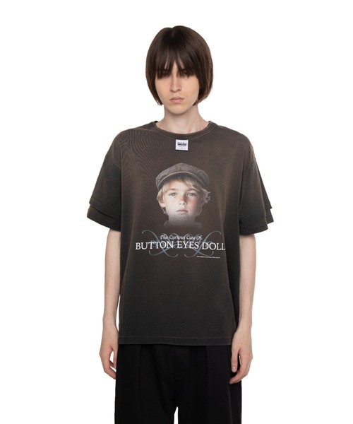 DAIRIKU(ダイリク)の「BUTTON EYE DOLL Sunburn H-S Tag Tee(Tシャツ/カットソー・メンズ・その他・M/L)」の4枚目の写真