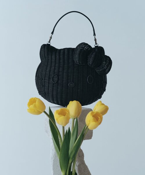 ear PAPILLONNER(イアパピヨネ)の「【HELLO KITTY(ハローキティ)×ear】コラボラタンバッグ(かごバッグ・レディース・ブラック・FREE)」の1枚目の写真