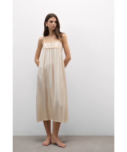 Intimissimi(インティミッシミ)の「Midsummer Dream ビスコースサテン ロングスリップ(ワンピース・レディース・クリーム・S/M/L)」の1枚目の写真