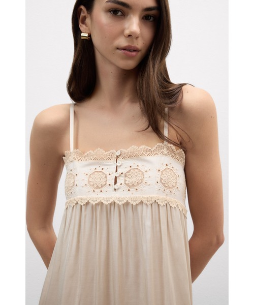 Intimissimi(インティミッシミ)の「Midsummer Dream ビスコースサテン ロングスリップ(ワンピース・レディース・クリーム・S/M/L)」の6枚目の写真