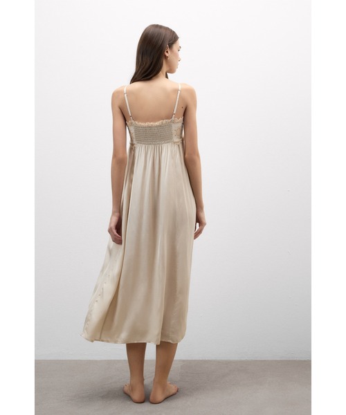 Intimissimi(インティミッシミ)の「Midsummer Dream ビスコースサテン ロングスリップ(ワンピース・レディース・クリーム・S/M/L)」の4枚目の写真