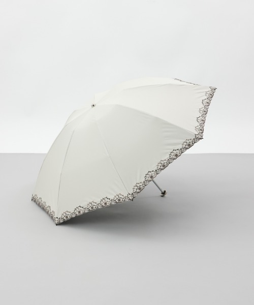 Aquascutum(アクアスキュータム)の「【 Aquascutum(アクアスキュータム)】エレガンス刺しゅう晴雨兼用傘(折りたたみ傘)(折りたたみ傘・レディース・コーラル/ブルー/ライトベージュ/シルバーグレー/ピンク/ネイビー・FREE)」の3枚目の写真