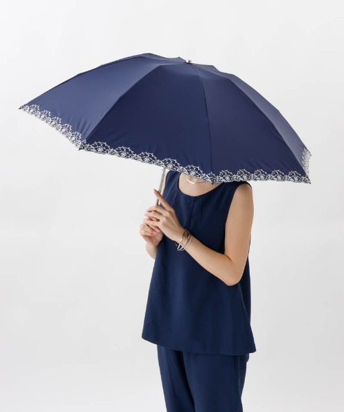 Aquascutum(アクアスキュータム)の「【 Aquascutum(アクアスキュータム)】エレガンス刺しゅう晴雨兼用傘(折りたたみ傘)(折りたたみ傘・レディース・コーラル/ブルー/ライトベージュ/シルバーグレー/ピンク/ネイビー・FREE)」の11枚目の写真