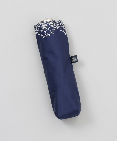 Aquascutum(アクアスキュータム)の「【 Aquascutum(アクアスキュータム)】エレガンス刺しゅう晴雨兼用傘(折りたたみ傘)(折りたたみ傘・レディース・コーラル/ブルー/ライトベージュ/シルバーグレー/ピンク/ネイビー・FREE)」の14枚目の写真