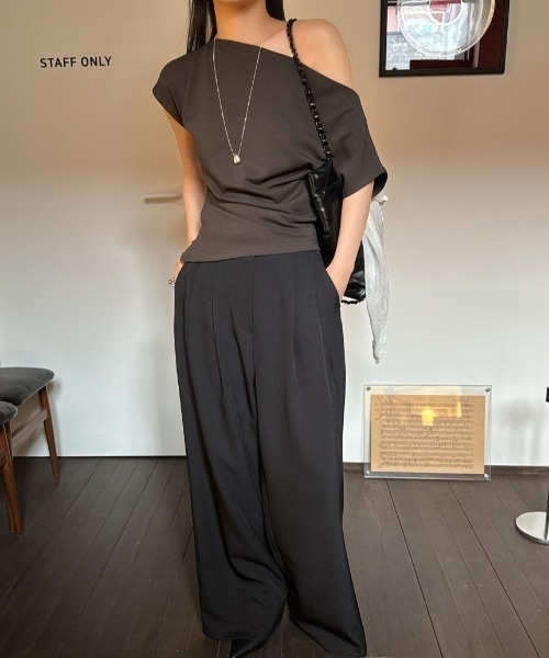 FREE STYLISTS（フリー スタイリスト）の「YUGA_YGMC　　Korean-style  Off-shoulder top（Tシャツ/カットソー・レディース・ブラック/ブラウン/オフホワイト・FREE）」の7枚目の写真