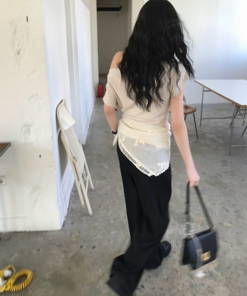 FREE STYLISTS（フリー スタイリスト）の「YUGA_YGMC　　Korean-style  Off-shoulder top（Tシャツ/カットソー・レディース・ブラック/ブラウン/オフホワイト・FREE）」の20枚目の写真