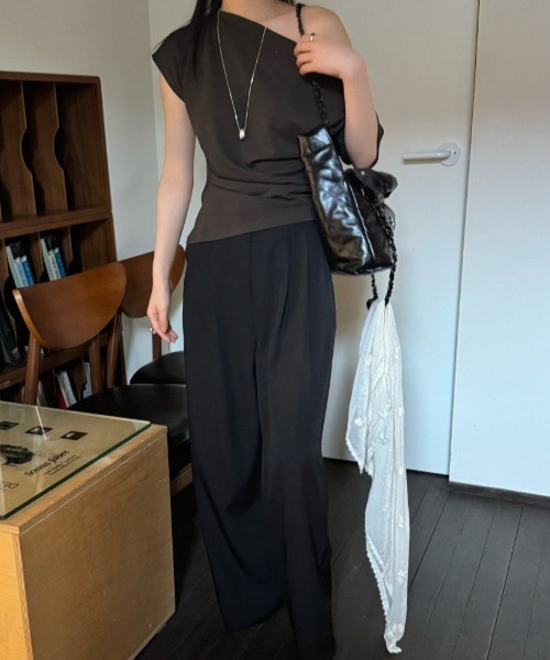FREE STYLISTS（フリー スタイリスト）の「YUGA_YGMC　　Korean-style  Off-shoulder top（Tシャツ/カットソー・レディース・ブラック/ブラウン/オフホワイト・FREE）」の12枚目の写真